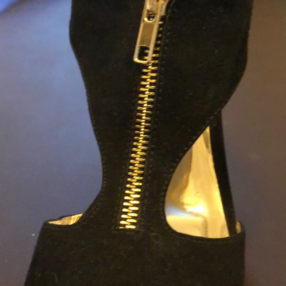 Shoes - Picture 4 of 5